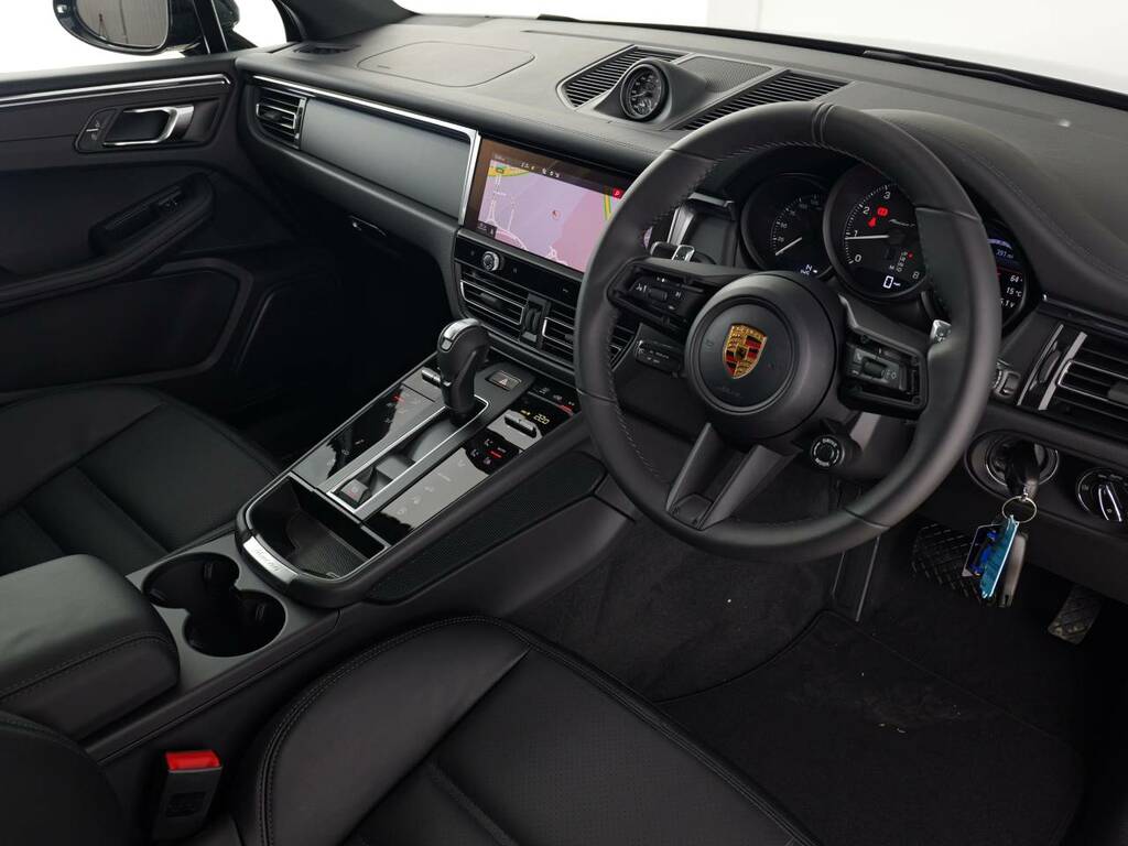 Porsche Macan T Black #5