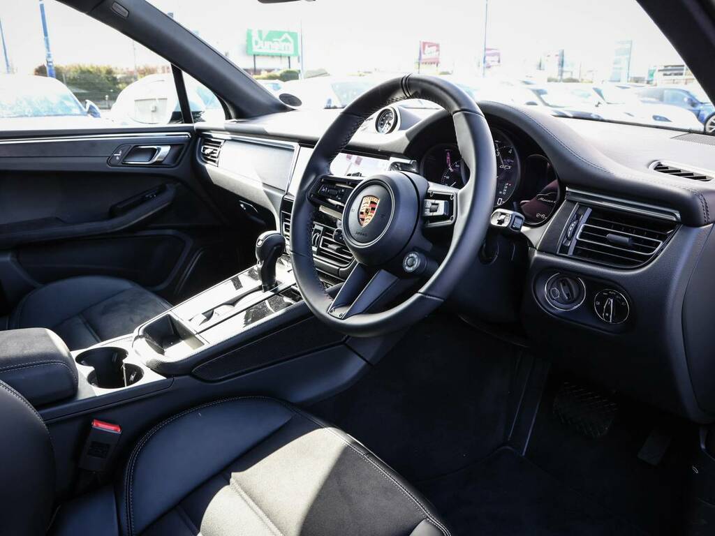 Porsche Macan Gts White #4