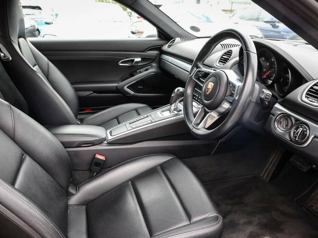Porsche 718 Cayman Coupe White #5