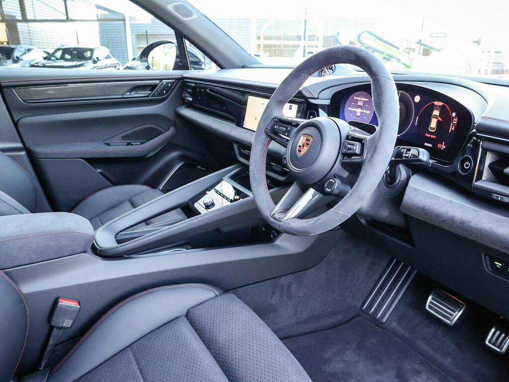 Porsche Macan Gts Electric Green #4
