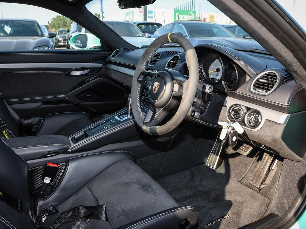 Porsche 718 Cayman Gt4 My23 #4