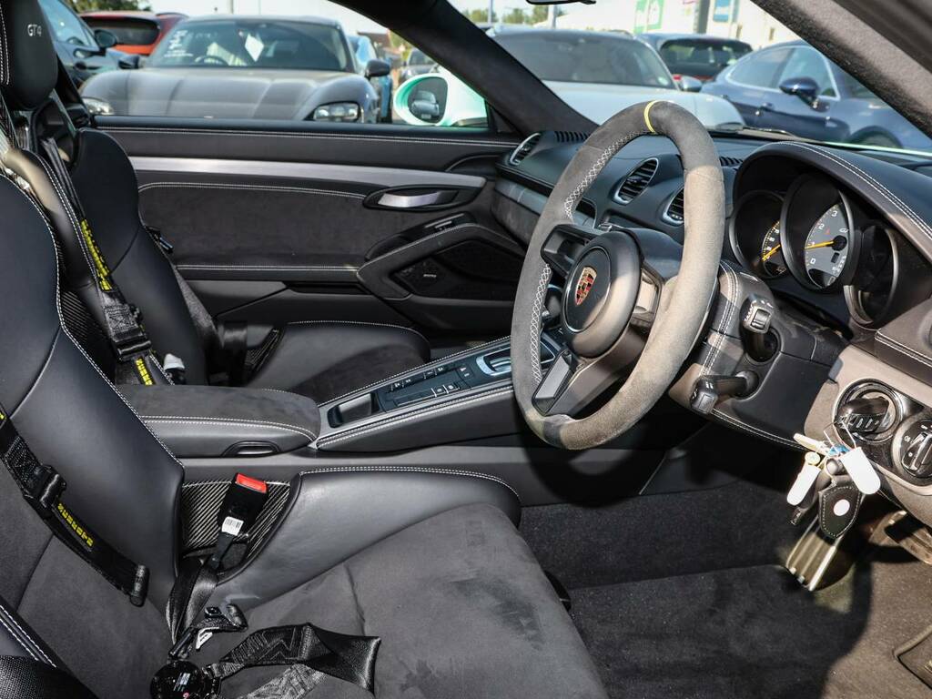 Porsche 718 Cayman Gt4 My23 #5