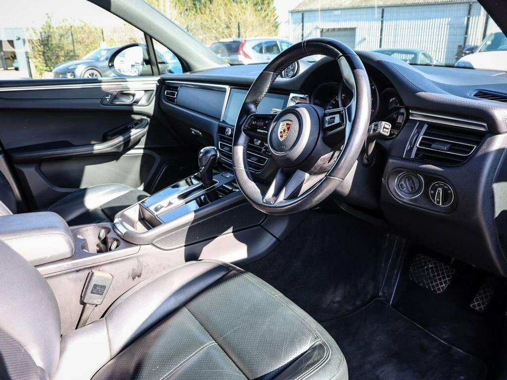 Porsche Macan Suv Black #4