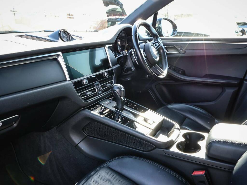 Porsche Macan Suv Black #5
