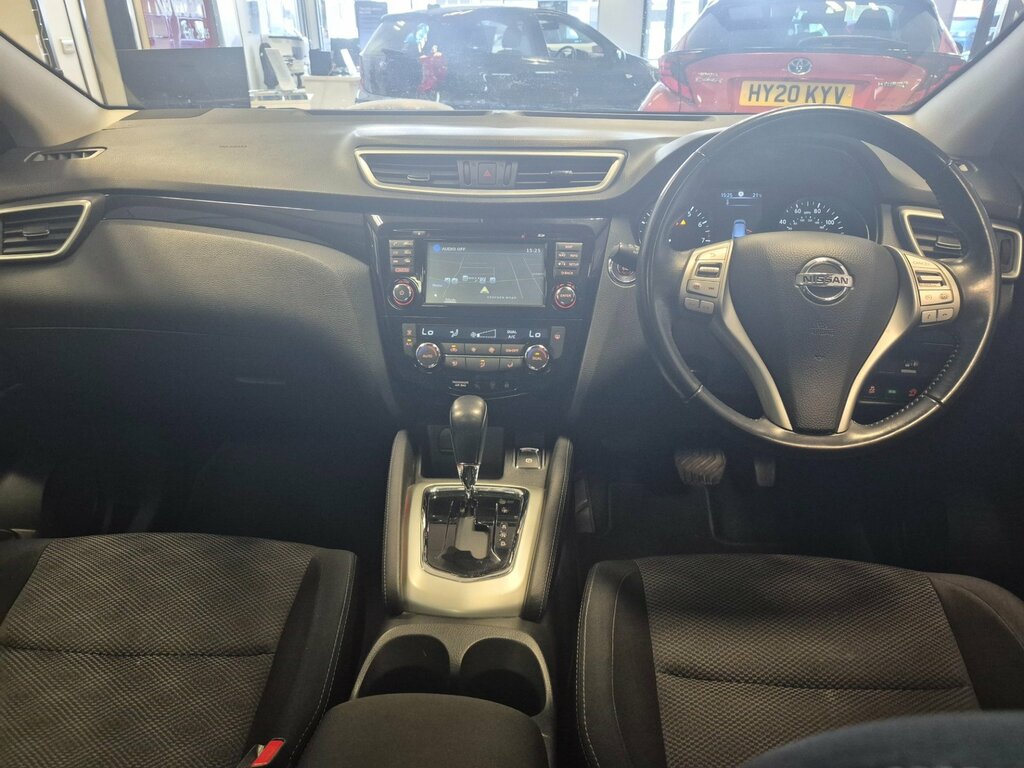 Nissan Qashqai 1.5 Dci Tekna 108 Bhp White #18