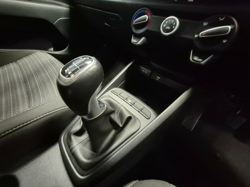 Kia Stonic 2 Red #21
