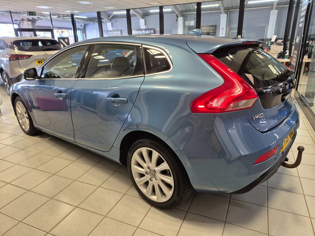 Volvo V40 2.0 D2 Se Lux Nav Hatchback Euro Blue #2