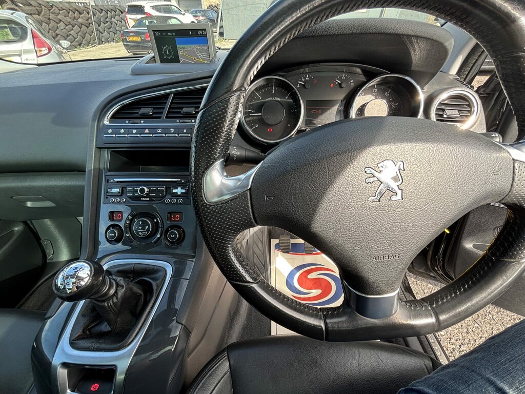 Peugeot 5008 Mpv 1.6 E-hdi Allure 201515 White #12