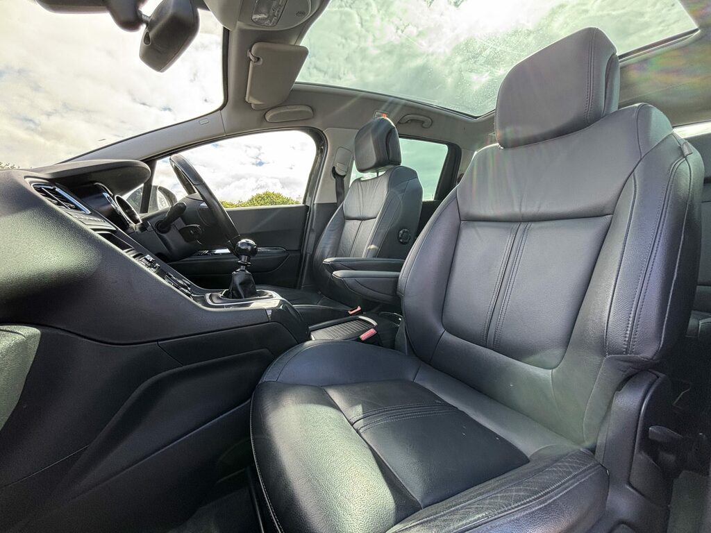 Peugeot 5008 2.0L Bluehdi Allure Mpv  #4