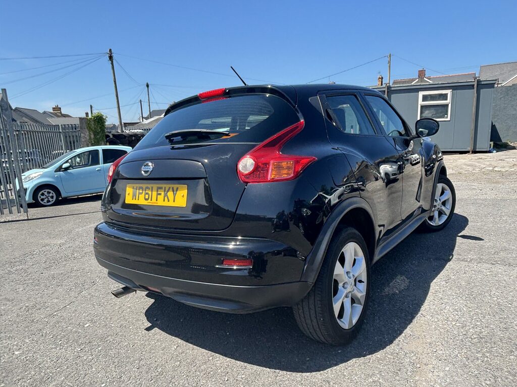 Nissan Juke Hatchback Black #8