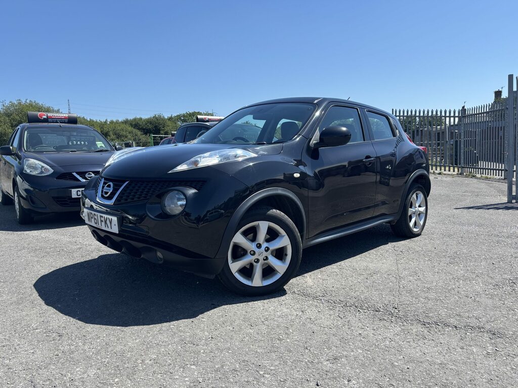 Nissan Juke Hatchback Black #1