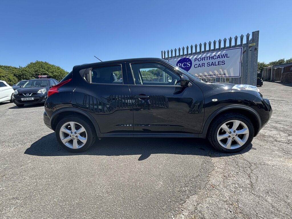Nissan Juke Hatchback Black #3