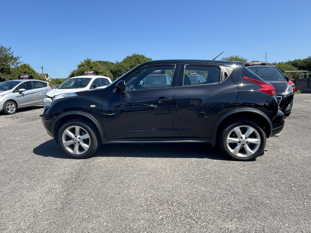 Nissan Juke Hatchback Black #6