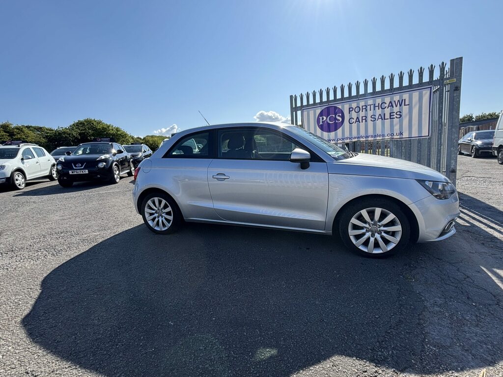 Audi A1 1.2 Tfsi Sport Euro 5 Ss Red #3