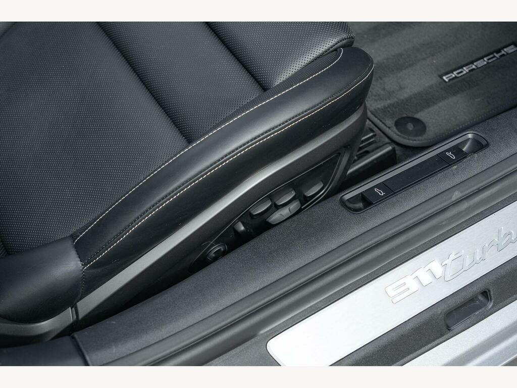 Porsche 911 Turbo S U1062 #33
