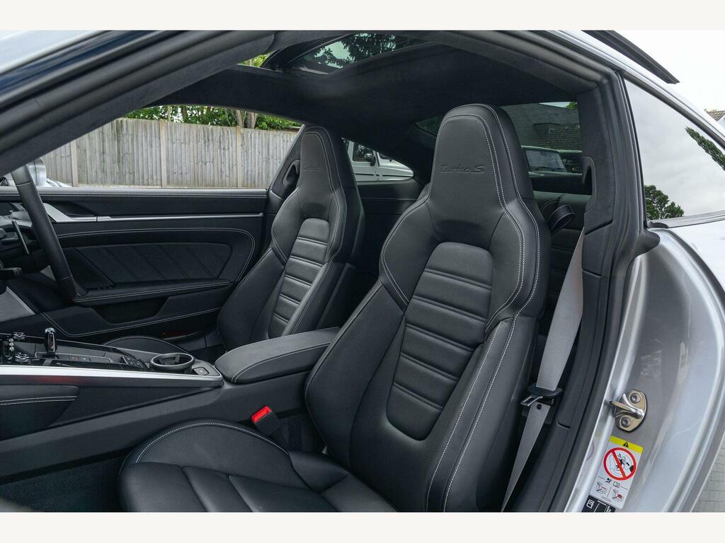 Porsche 911 Turbo S U1062 #28