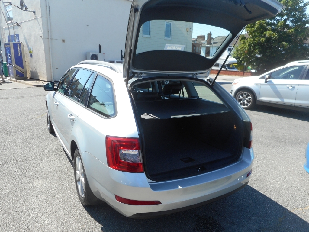 Skoda Octavia 1.6 Se L Tdi Dsg Silver #4