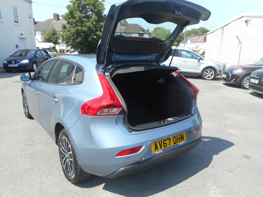 Volvo V40 2.0 D2 Momentum Nav Plus Blue #4