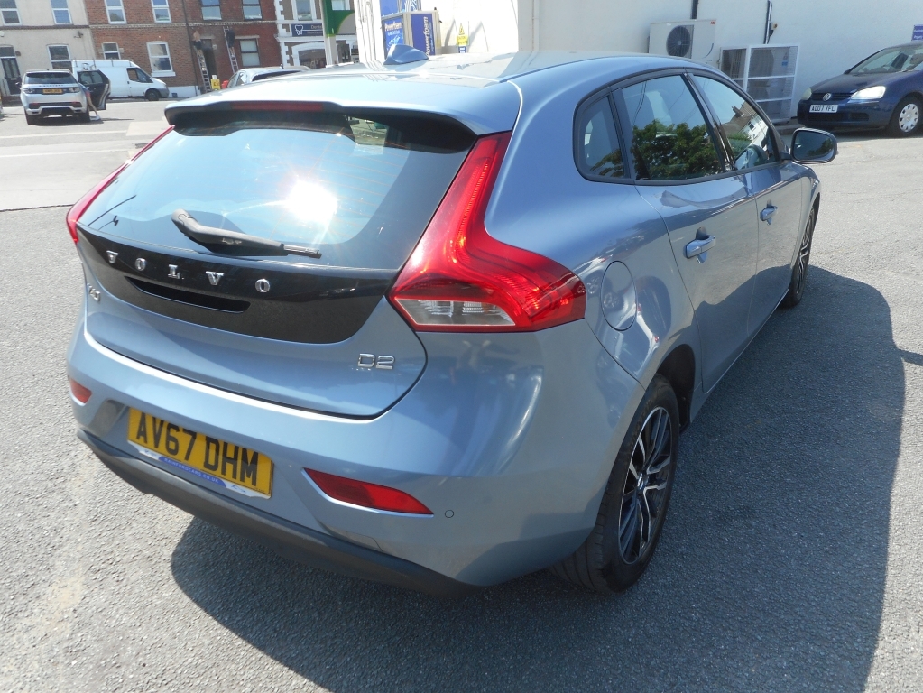 Volvo V40 2.0 D2 Momentum Nav Plus Blue #3