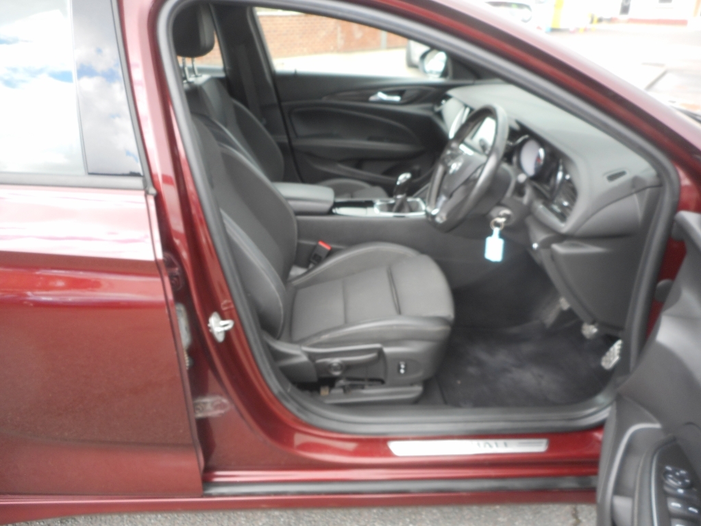 Vauxhall Insignia 2.0 Turbo D Sri White #17