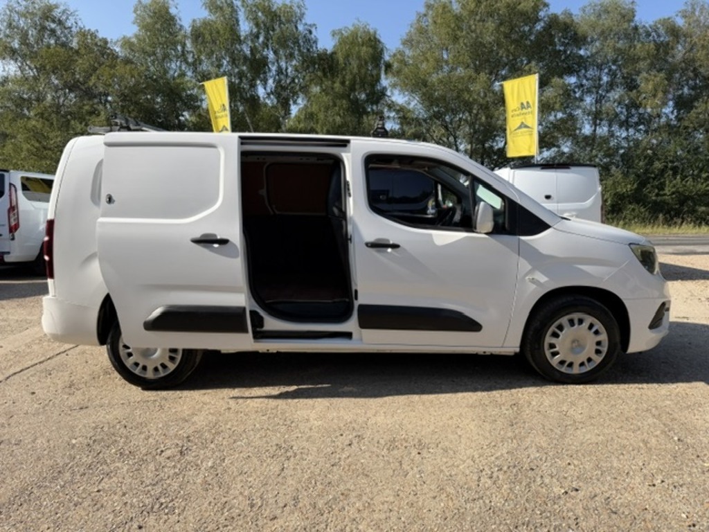 Vauxhall Combo Turbo D 2300 Sportive DV21PVA White #4