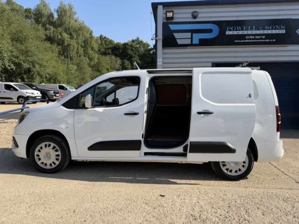 Vauxhall Combo Turbo D 2300 Sportive DV21PVA White #3