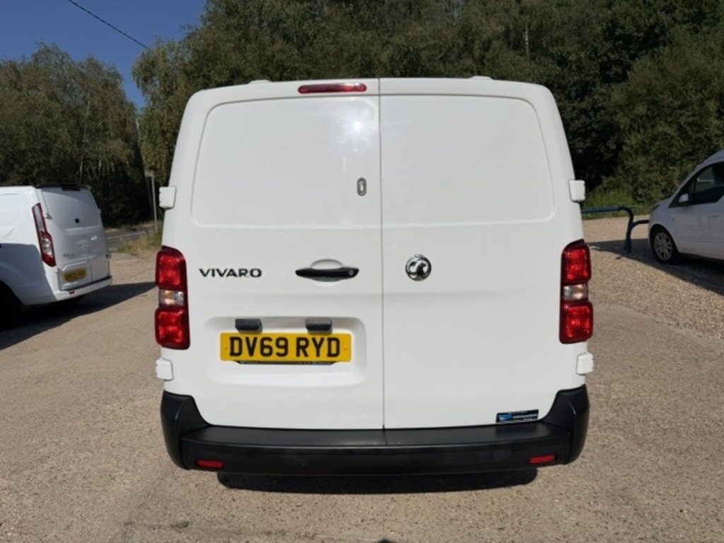 Vauxhall Vivaro 1.5L Dynamic 6Dr White #11
