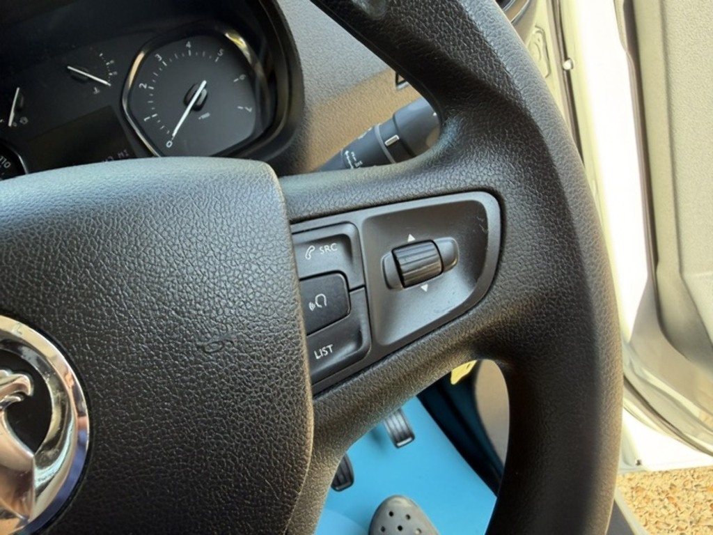 Vauxhall Vivaro 1.5L Dynamic 6Dr White #34