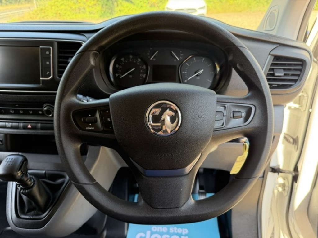 Vauxhall Vivaro 1.5L Dynamic 6Dr White #24