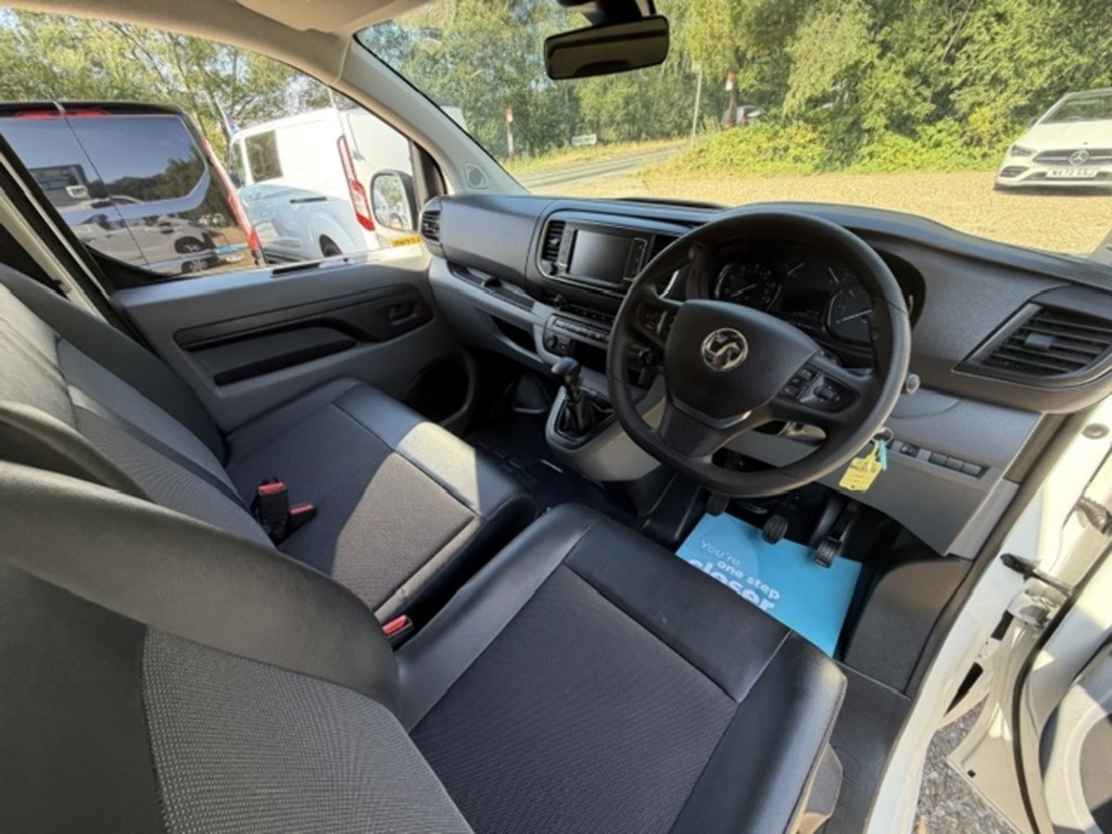 Vauxhall Vivaro 1.5L Dynamic 6Dr White #21