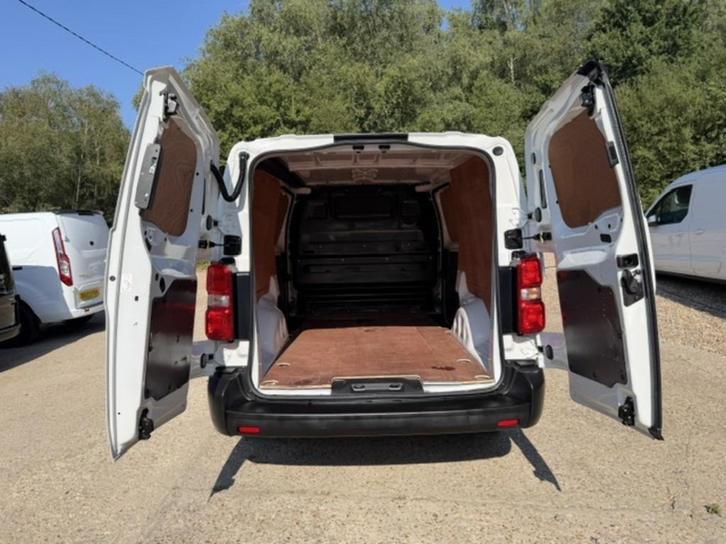 Vauxhall Vivaro 1.5L Dynamic 6Dr White #14