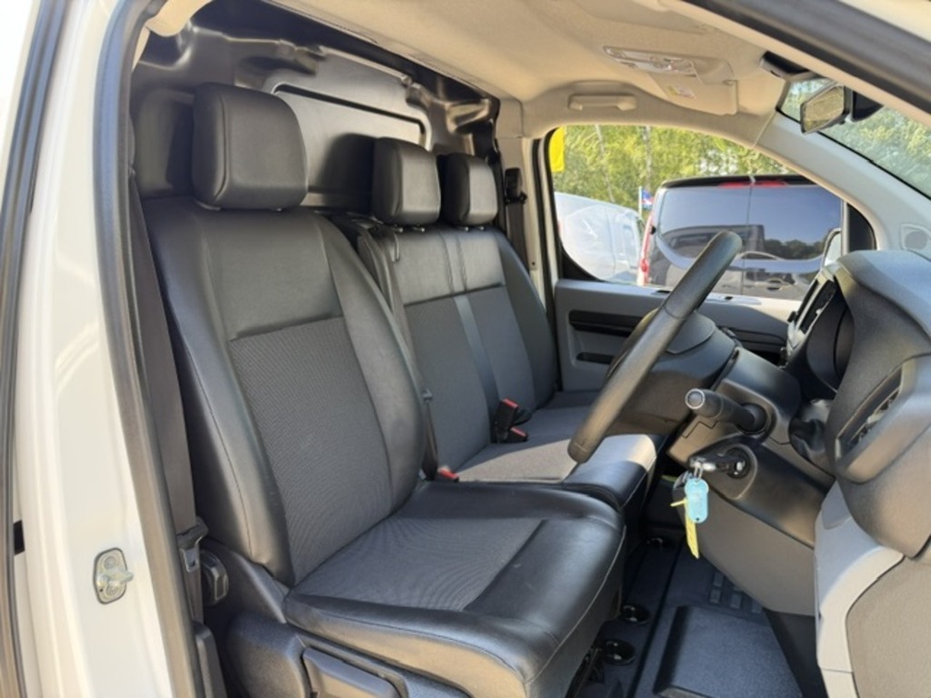 Vauxhall Vivaro 1.5L Dynamic 6Dr White #23