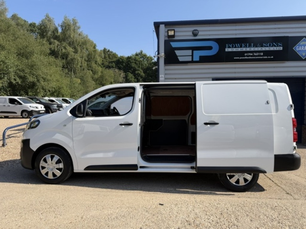 Vauxhall Vivaro Turbo D 2900 Dynamic White #4