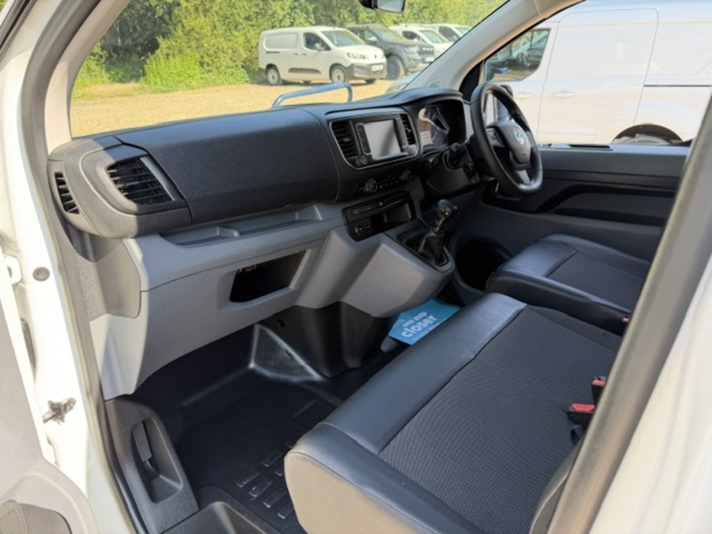 Vauxhall Vivaro 1.5L Dynamic 6Dr White #19