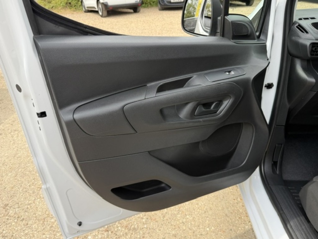 Vauxhall Combo 2300 1.5 Turbo D 100Ps H1 Pro Van Black #34