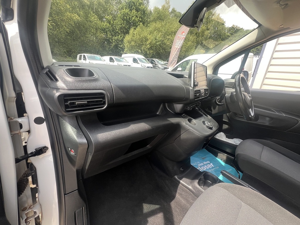 Vauxhall Combo 2300 1.5 Turbo D 100Ps H1 Sportive Van  #21