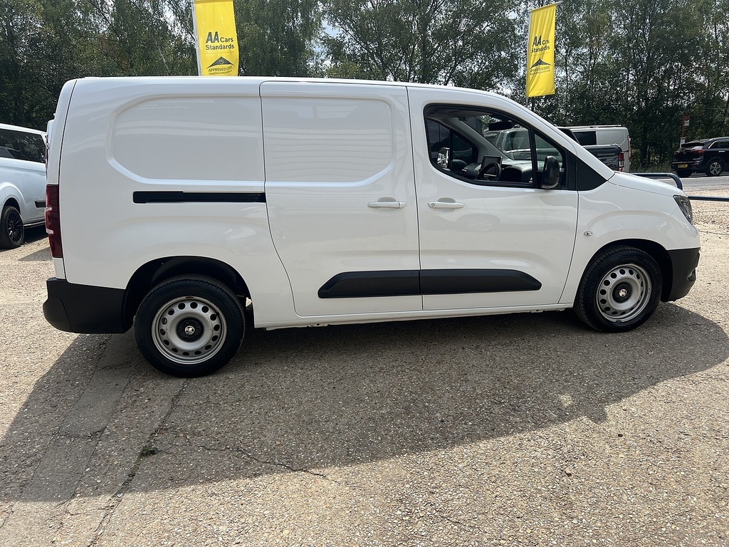 Vauxhall Combo 2300 1.5 Turbo D 100Ps H1 Sportive Van  #9