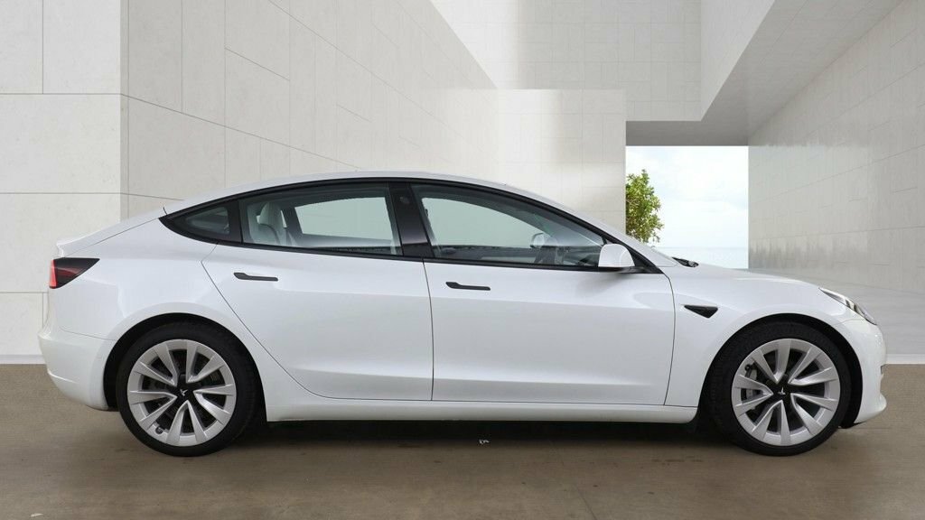 Tesla Model 3 Saloon White #4
