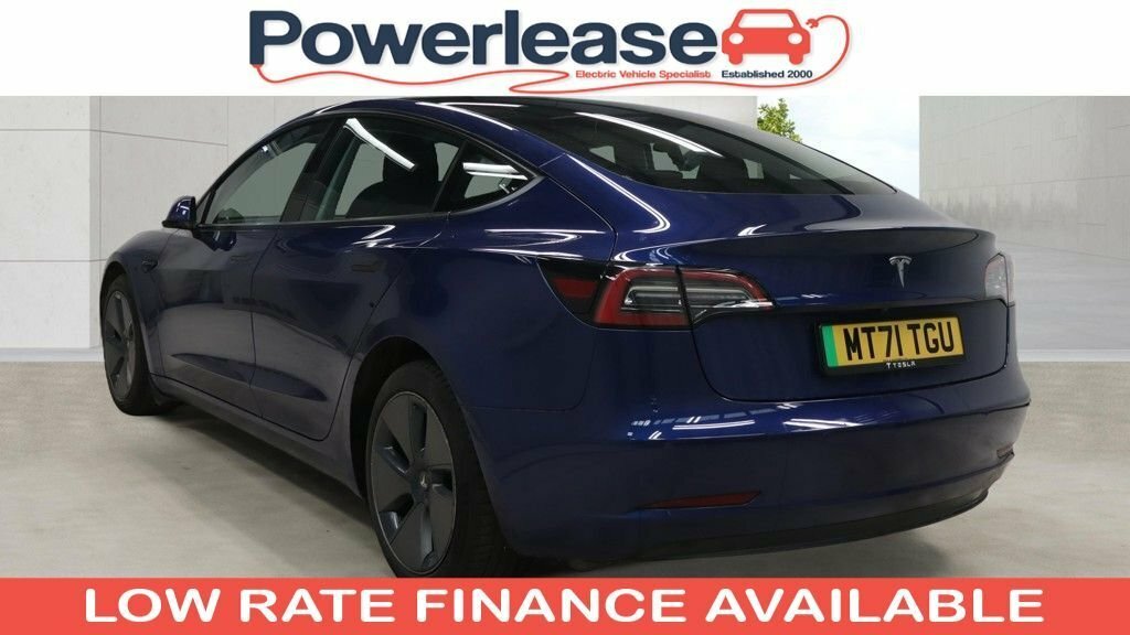 Tesla Model 3 Saloon Blue