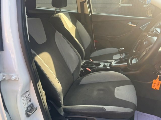 Ford Focus Tdci Zetec Estate White #6