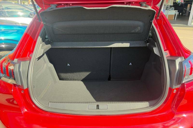 Peugeot 208 1.2 Puretech 100 Allure Premium Eat8 - 2023 Red #5