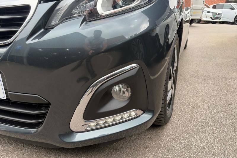 Peugeot 108 Allure White #24