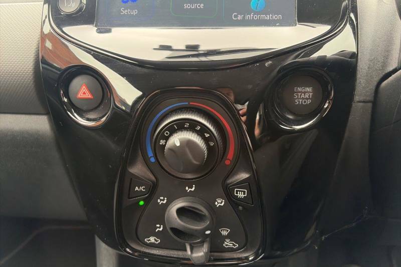 Peugeot 108 Allure White #16