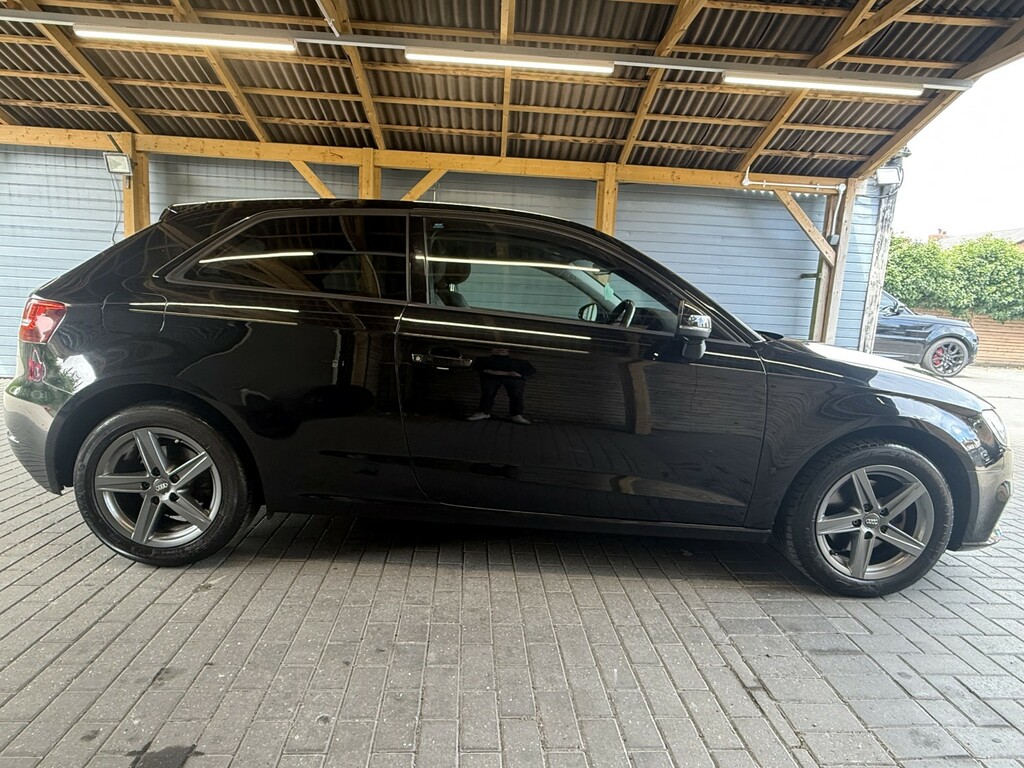 Audi A3 Hatchback 1.4 Tfsi Cod Se 201666 BW66AKU Black #2