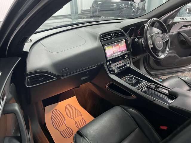 Jaguar F-Pace 300 Sport Black #34