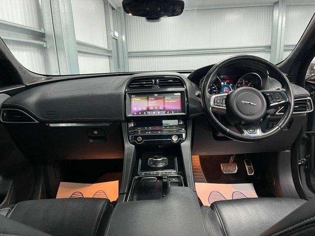Jaguar F-Pace 300 Sport Black #32