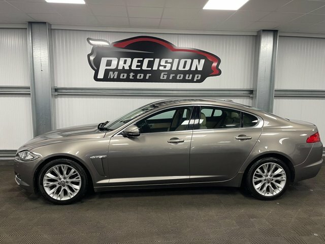 Jaguar XF Saloon Blue #16