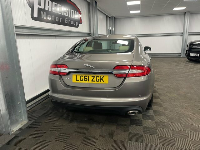 Jaguar XF Saloon Blue #20