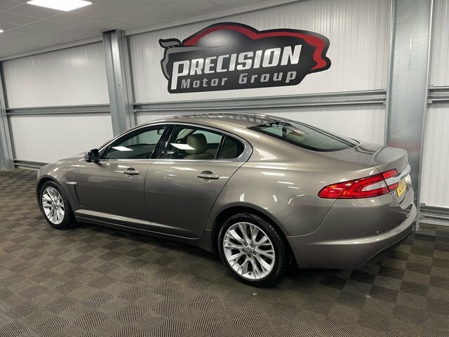 Jaguar XF Saloon Blue #14