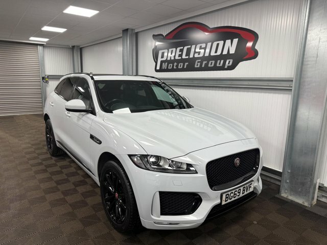 Jaguar F-Pace D180 Chequered Flag White
